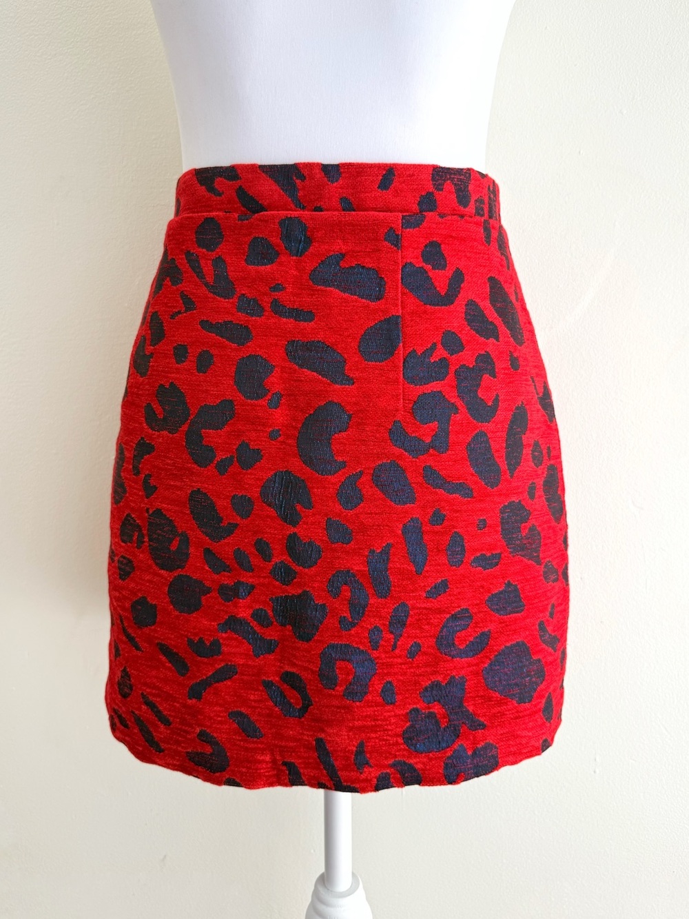 THE ANDAMANE BERTHA RED METALLIC BLUE LEOPARD PRINT MINI SKIRT - Picture 4 of 15